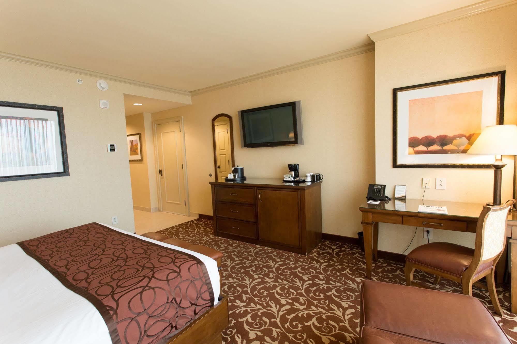 Argosy Casino Hotel & Spa Riverside Buitenkant foto