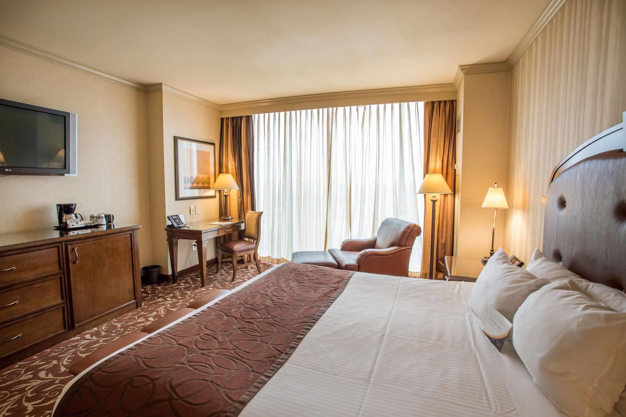 Argosy Casino Hotel & Spa Riverside Buitenkant foto